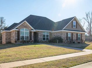 600 Corrigan Trails Blvd, Lindale, TX 75771