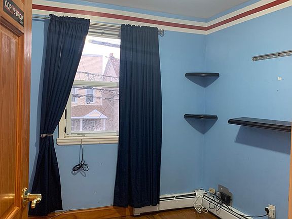 5th image of 2233 126th St Floor 2