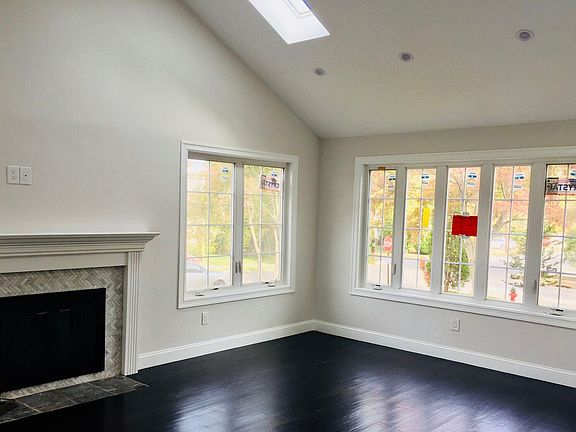 5th image of 32 Glamford Ave