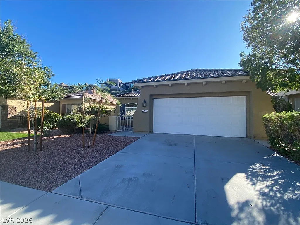 3 bed, 2.0 bath, 1874 sqft, $2,250 — Photo 3