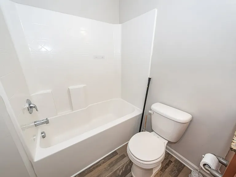 484 Truman Dr — Photo 12