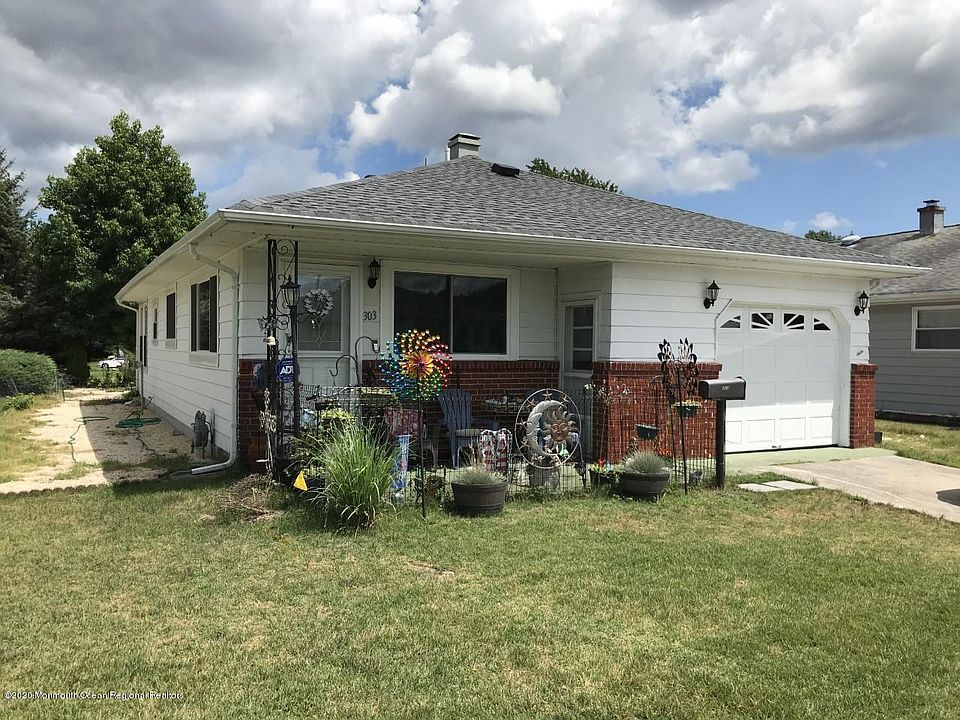 2nd image of 303 Saint Vincent Ct