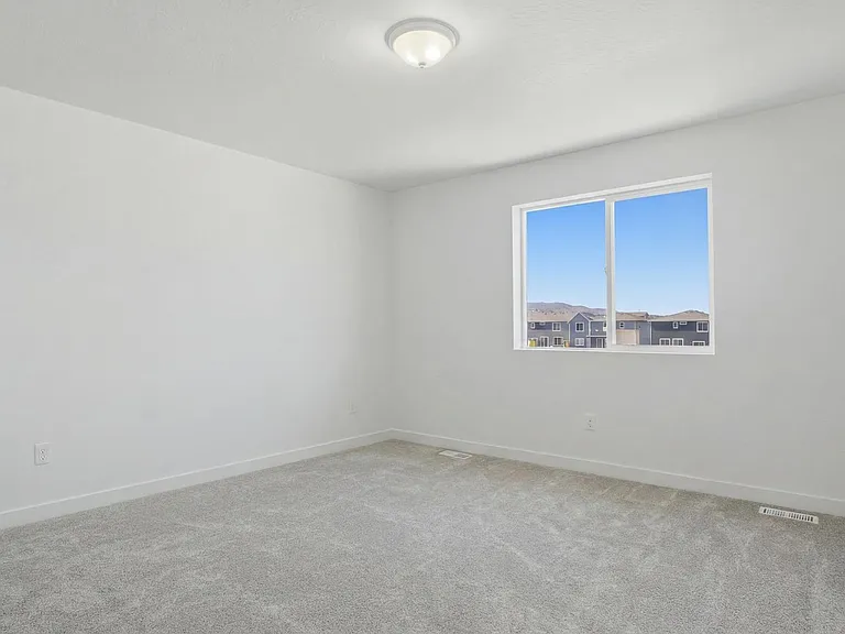 154 E Parade Ave — Photo 15