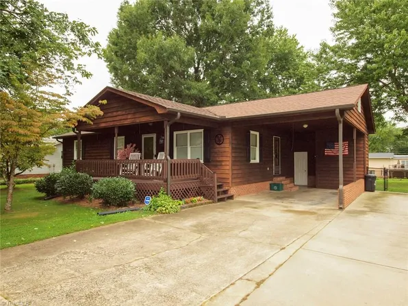 10 Rotary Cres, Thomasville, NC 27360