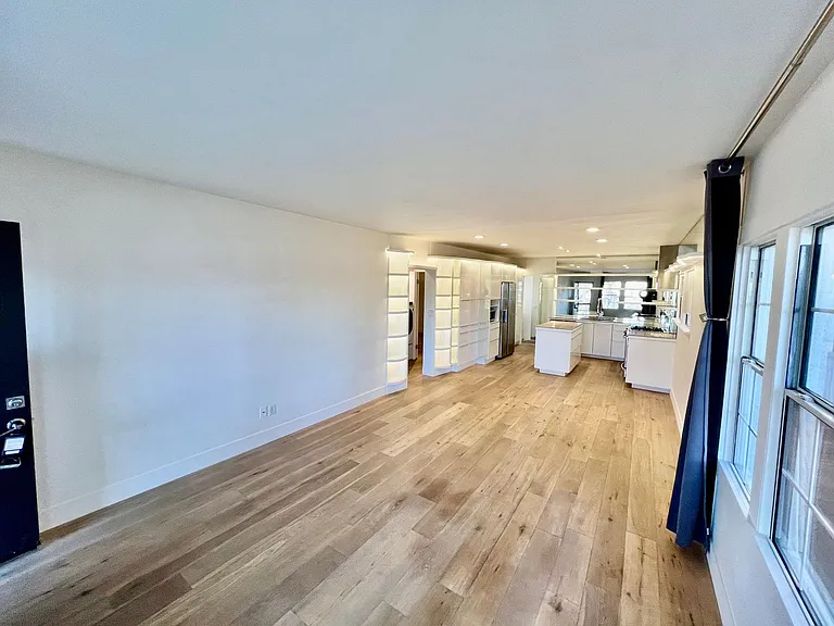 1072 1st St #A/B — Photo 6