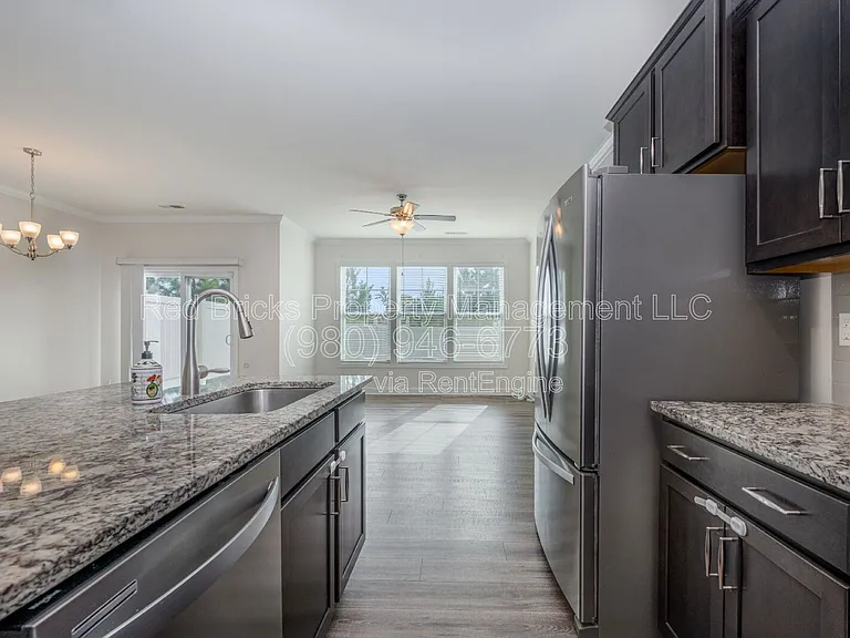 630 Cypress Glen Ln — Photo 11