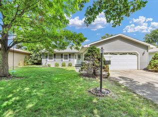 2002 Bittersweet Dr, Champaign, IL 61821