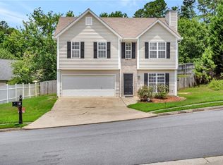 1056 Sham Pointe Dr, Lawrenceville, GA 30043