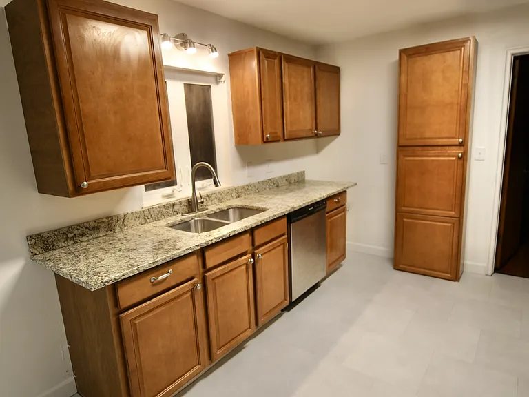 3191 E Broad St — Photo 21