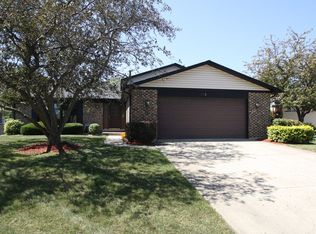 700 Ridge Ct, Schaumburg, IL 60193