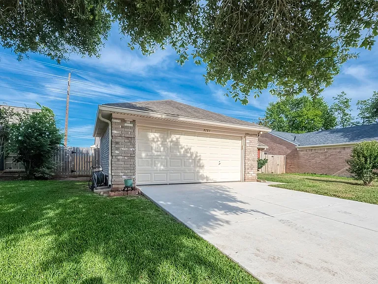3231 E Heatherock Cir — Photo 3