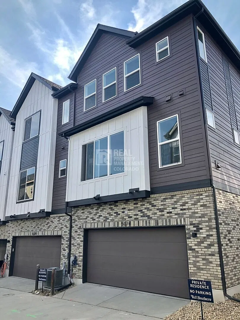Stunning 3-Bedroom Townhome with Mountain Views, Luxury Finishes & 2-Car Garage! — Photo 3
