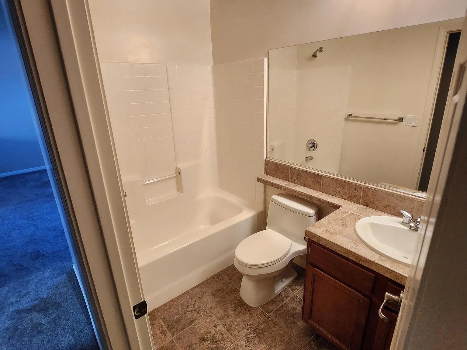 3 bed, 1274 sqft, $2,300 — Photo 4
