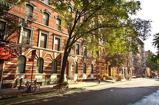 Rented by CORE | media 25