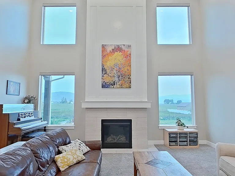 1162 Village Dr — Photo 6