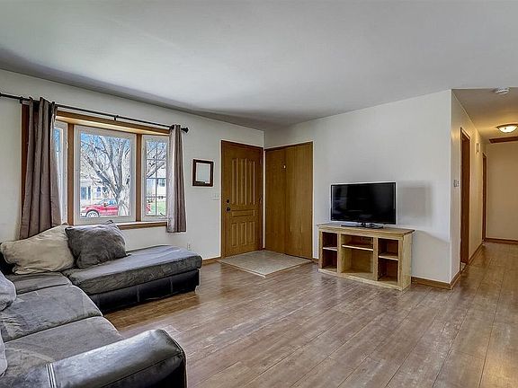 4th image of 2019 Lenora Dr