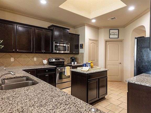 3rd image of 509 Vidalia Ct