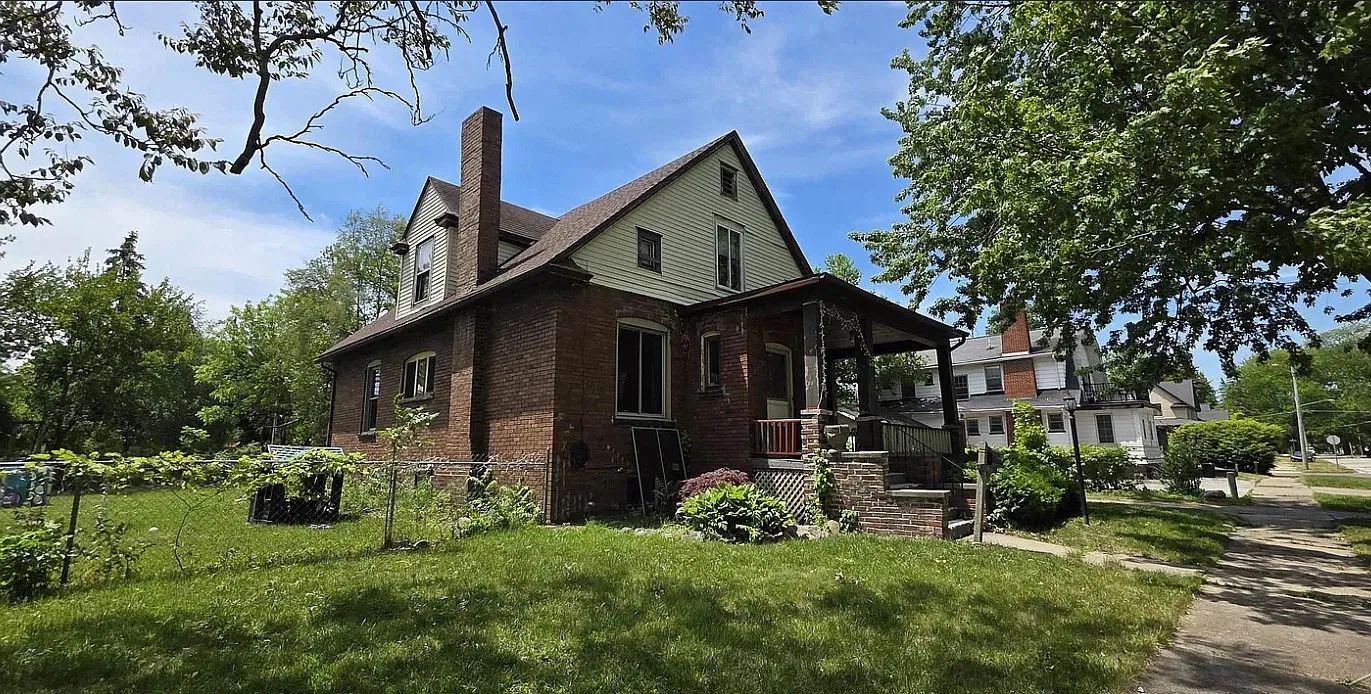 3 bed, 1748 sqft, $1,295 — Photo 1