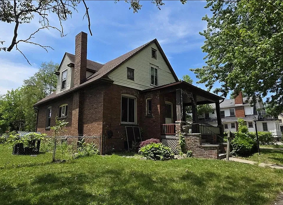 413 Waller St