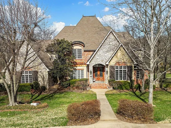 3446 E Fredricksburg Cir, Fayetteville, AR 72703