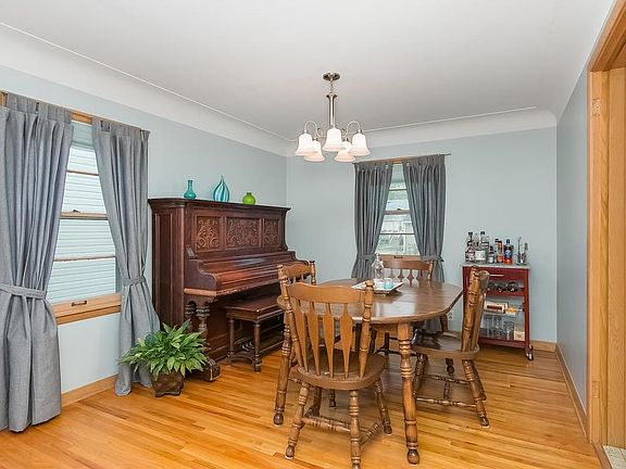 5th image of 4328 17th Ave S