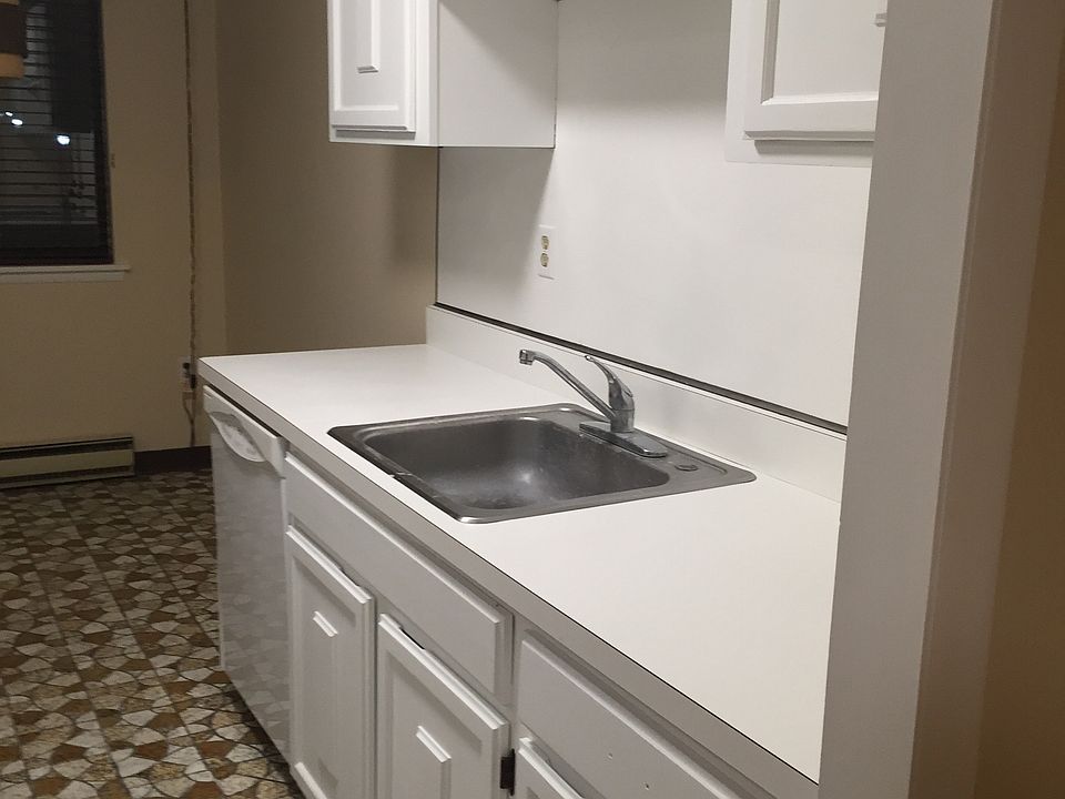 1st image of 23 Redwood Ct #23