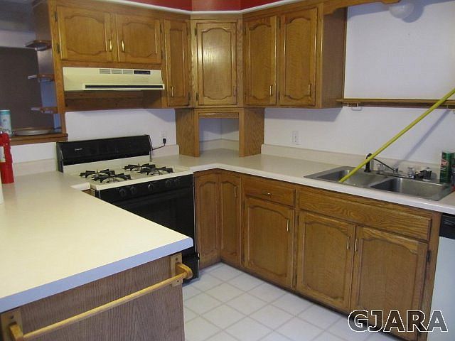 2nd image of 338 W 5th St
