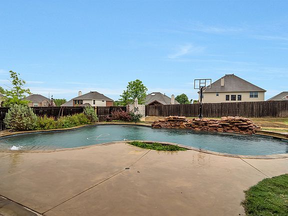 3rd image of 5432 Chatsworth Ln