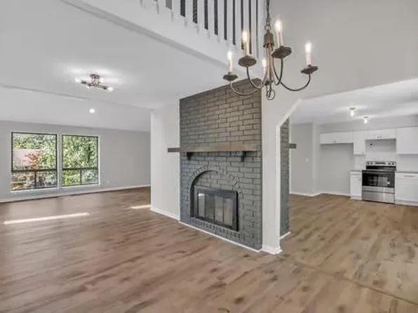 8017 N Tracy Ave, Kansas City, MO 64118