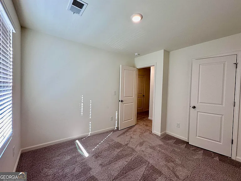 1066 Paddington Dr — Photo 14
