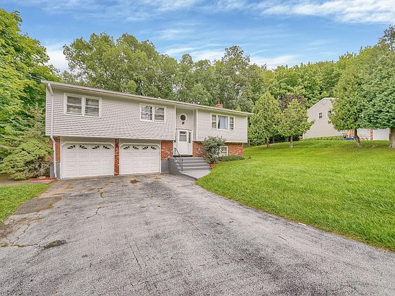 3rd image of 6 Winchester Dr
