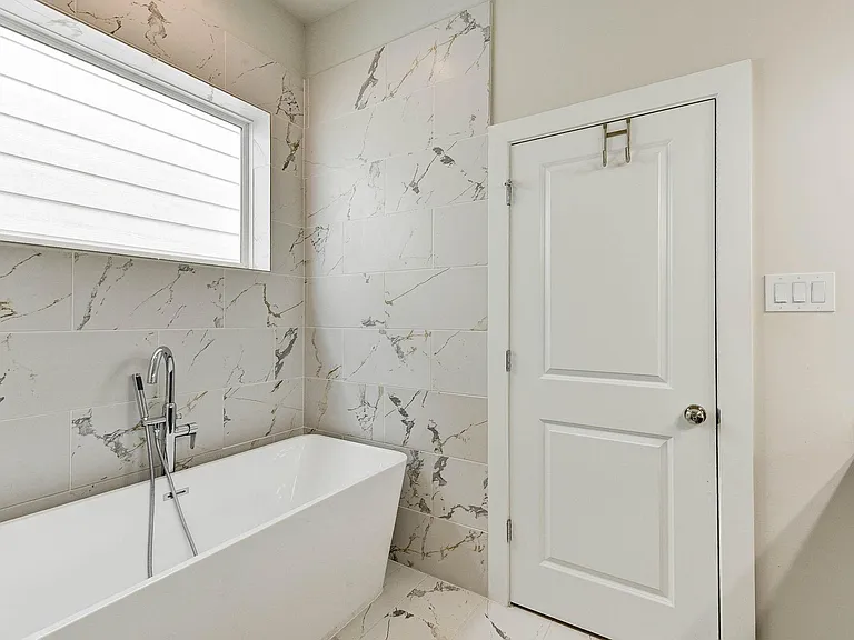 5857 Dolores St — Photo 39