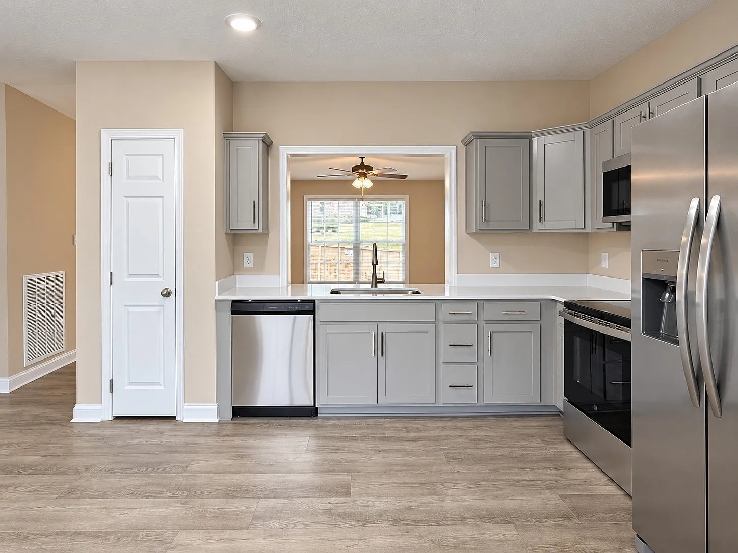 3 bed, 2.0 bath, 1440 sqft, $1,500 — Photo 4