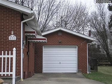 3rd image of 831 Lincoln Ave