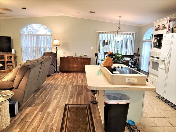 4th image of 3810 Bubba Dr