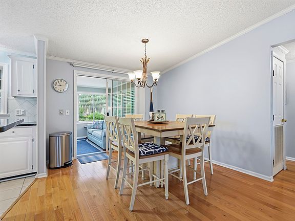 3rd image of 2892 Palm Rd.