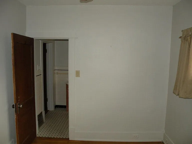 1054 S Vine St — Photo 8