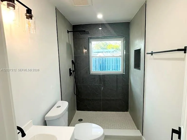 1473 NE 30th Ct — Photo 9