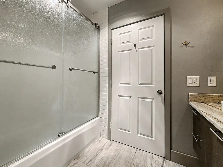 524 6th Ave W #106 — Photo 6