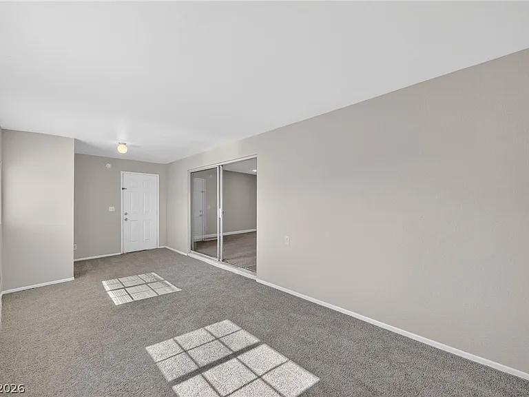 389 Summer Creek Ct — Photo 17