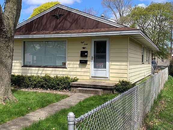 2nd image of 840 E Isabella Ave