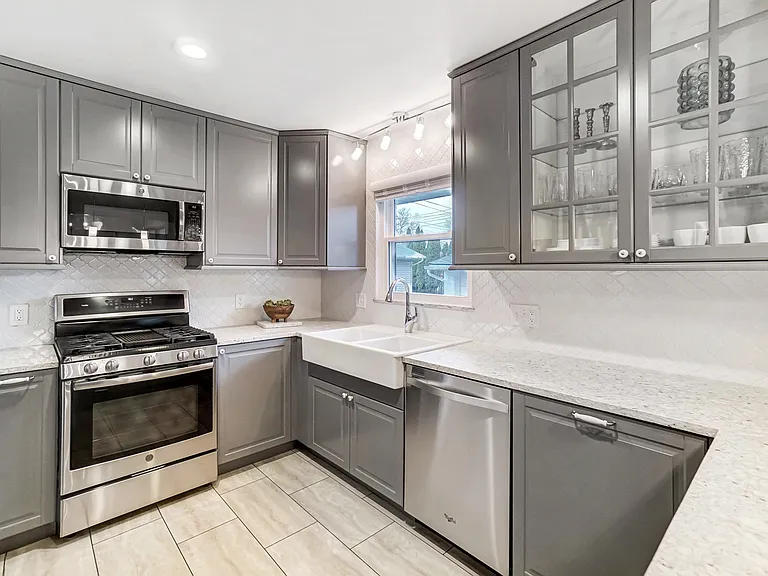 3592 Delamere Ave — Photo 12