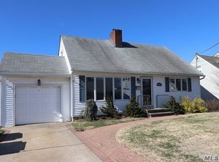 2698 Riverside Ave, Merrick, NY 11566