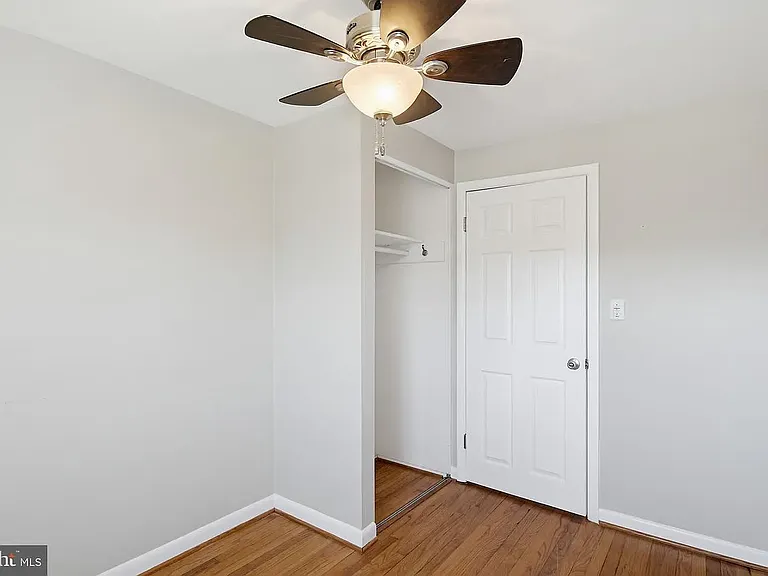 1163 Linden Ave — Photo 2