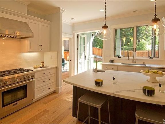 5th image of 228 Madrone Ave