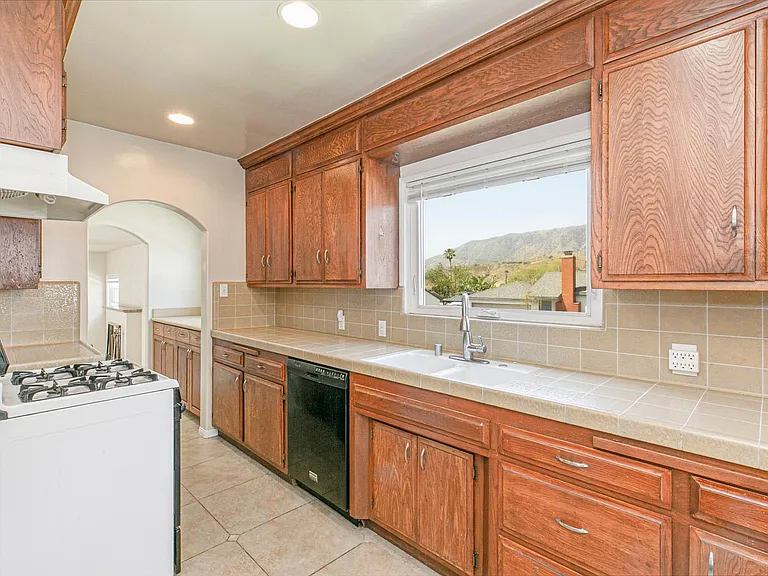 10929 Whitegate Ave — Photo 17