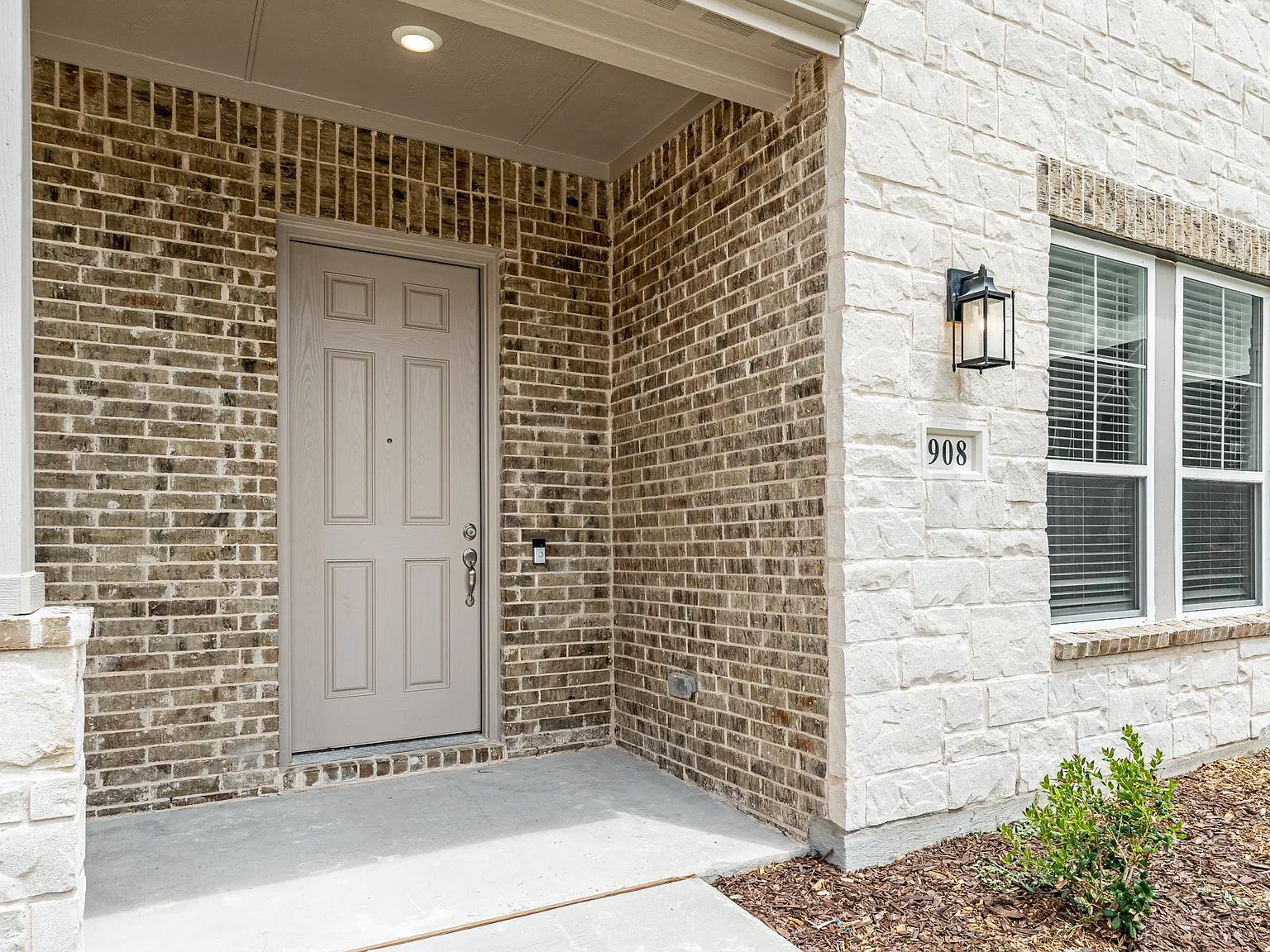4 bed, 3313 sqft, $3,400 — Photo 2