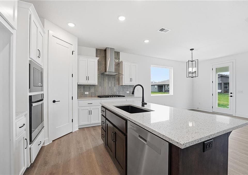 1st image of 17698 Jubilee St