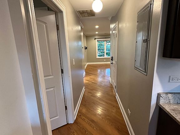 4th image of 3210 W Berwyn Ave APT 1E
