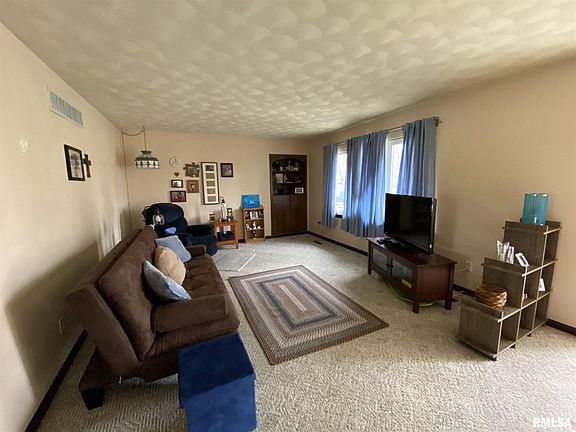 5th image of 207 S Tazewell St